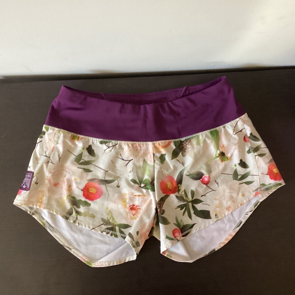 Oiselle Roga Floral Athletic Shorts with Purple Waistband size 02